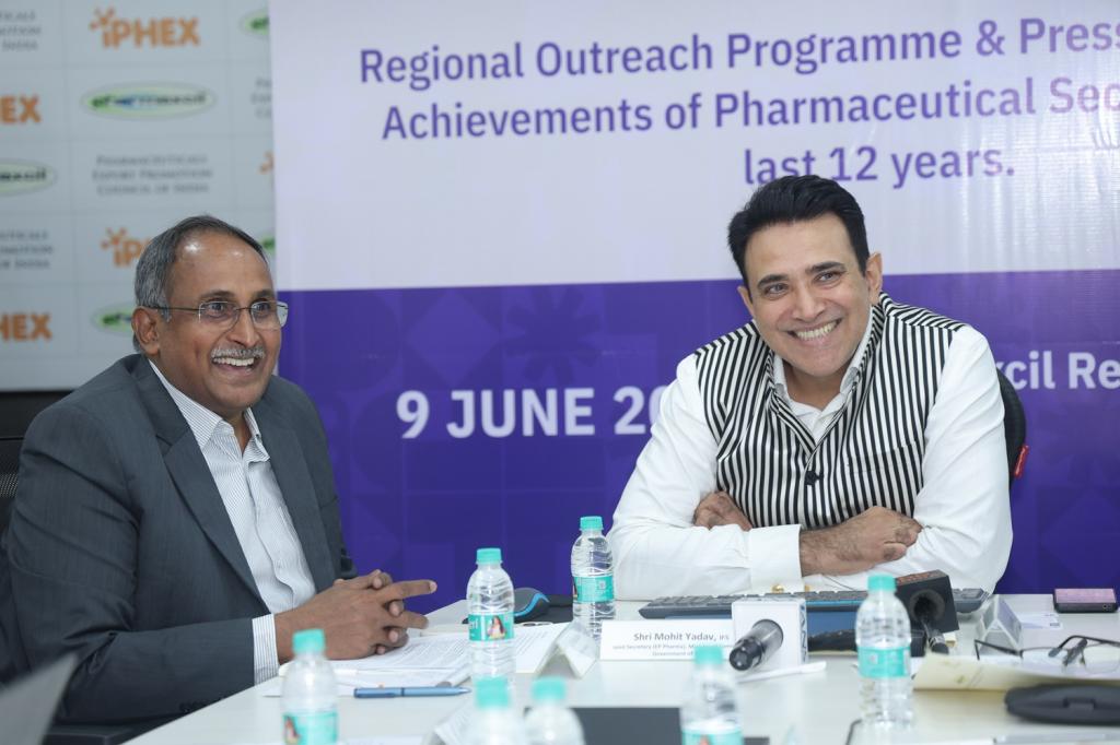 Mr Mohit Yadav, IFS, Joint Secretary, DoC & Mr Raja Bhanu, Director General, Pharmexcil